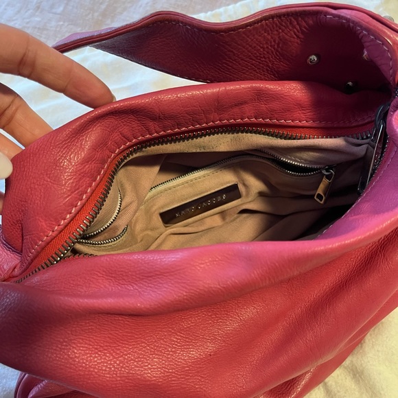 100% authentic magenta Marc Jacobs  real calfskin leather hobo style handbag - Picture 4 of 7